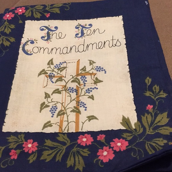 The Ten Commandments Cloth Book - Picture 8 of 8